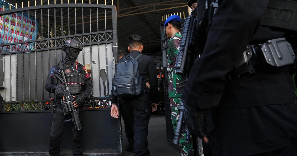 Nổ lớn rung chuyển thủ đ&ocirc; Indonesia, &iacute;t nhất 55 người bị thương