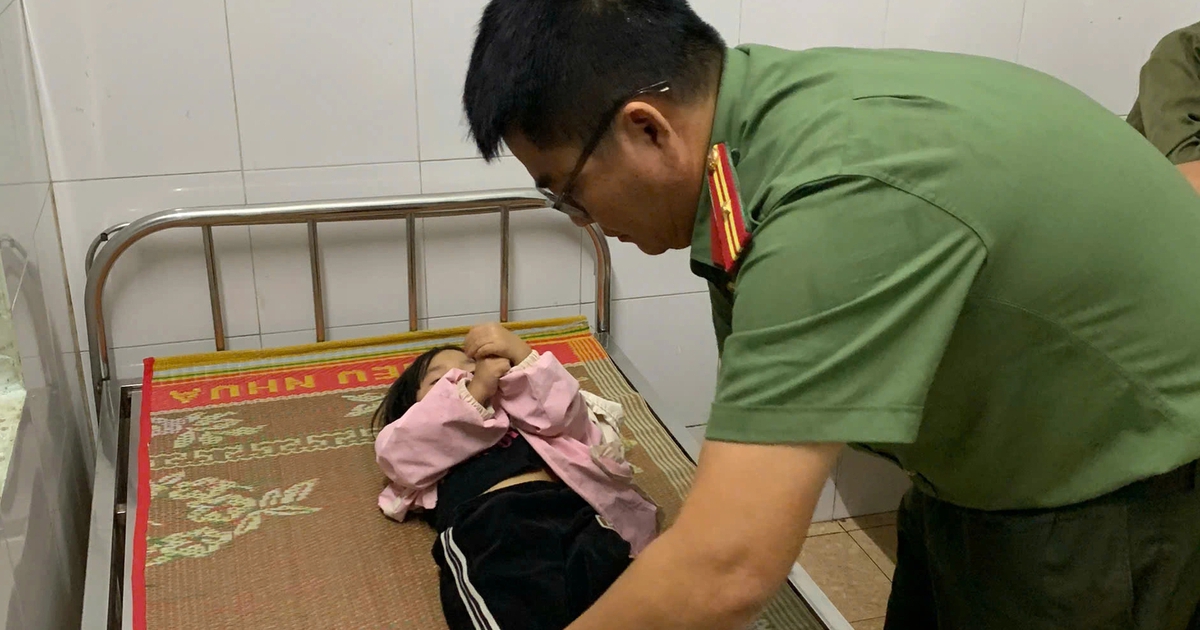 Xuy&ecirc;n đ&ecirc;m b&atilde;o Kalmaegi, c&ocirc;ng an x&atilde; băng rừng đưa b&eacute; 3 tuổi đi cấp cứu