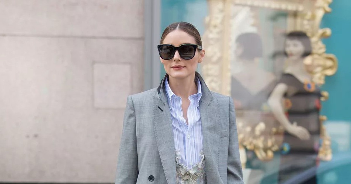 Từ hè sang thu, váy vẫn luôn được ưa chuộng nhờ cách phối đồ cực khéo