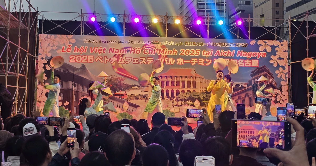 Đông Hùng hát 'Tiến quân ca' trước 10.000 khán giả tại Nhật Bản