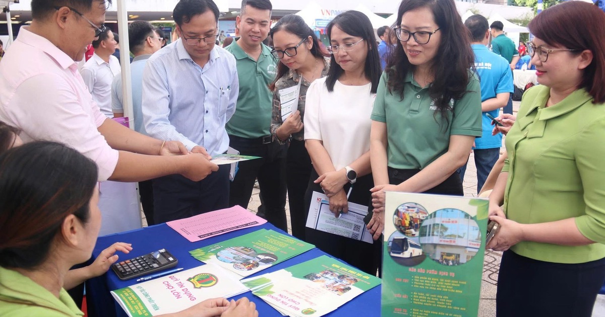 TP.HCM: Phường An Đ&ocirc;ng chuyển đổi số, hướng dẫn người d&acirc;n c&aacute;ch l&agrave;m thủ tục nhanh