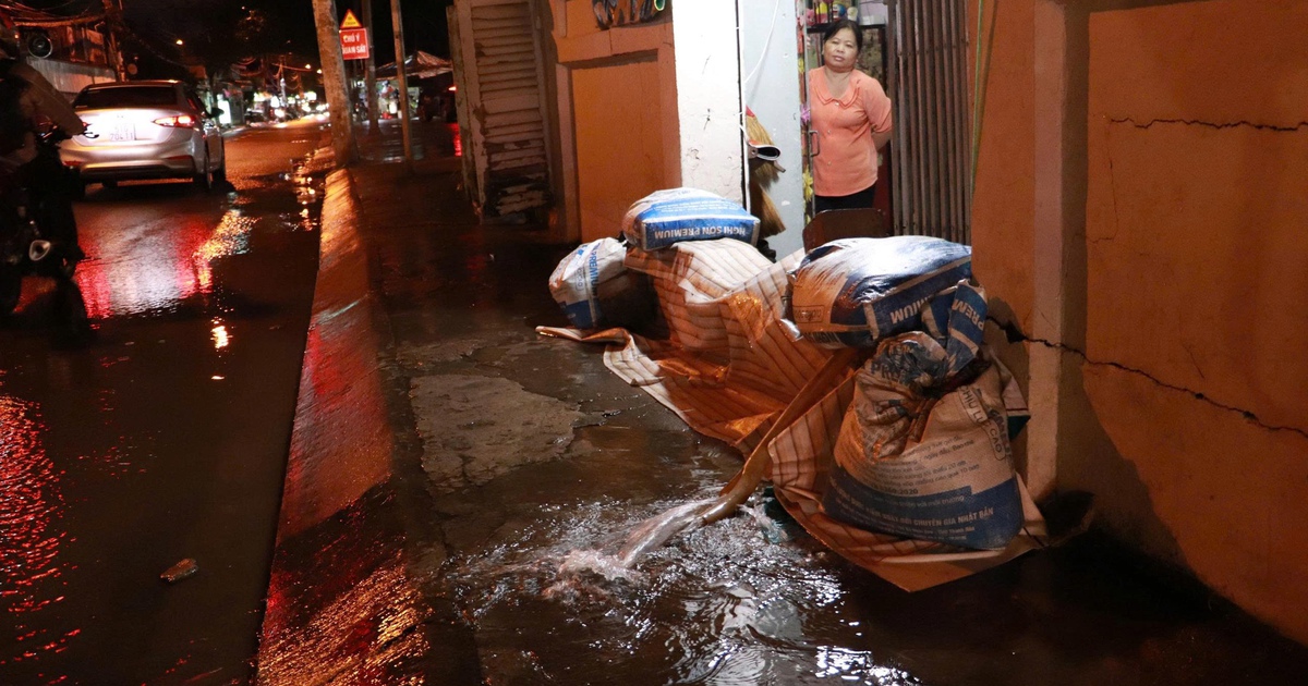 'Sống cùng triều cường' ở bán đảo Thanh Đa: Bao cát, máy bơm và nỗi lo nước ngập