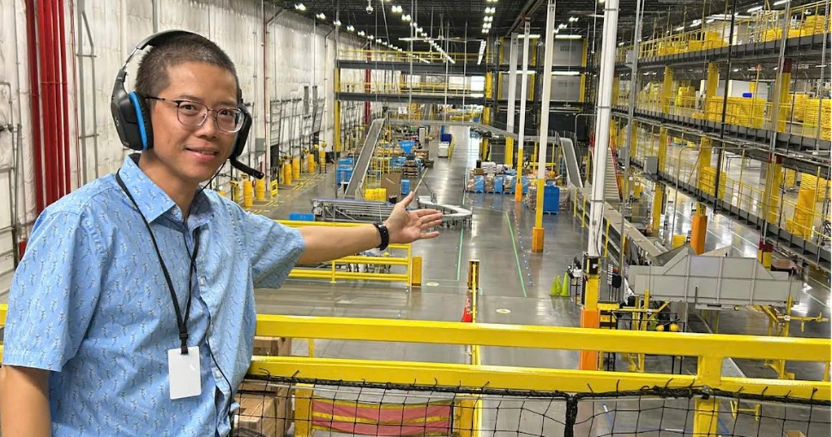 Tr&aacute;i tim của 'đế chế' Amazon: Người Việt ở Mỹ kể chuyện lần đầu bước v&agrave;o b&ecirc;n trong