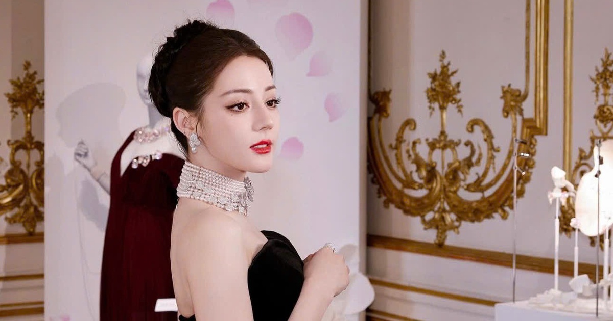 Địch Lệ Nhiệt Ba đẹp mấy cũng bất lực trước sự thất bại của phim mới