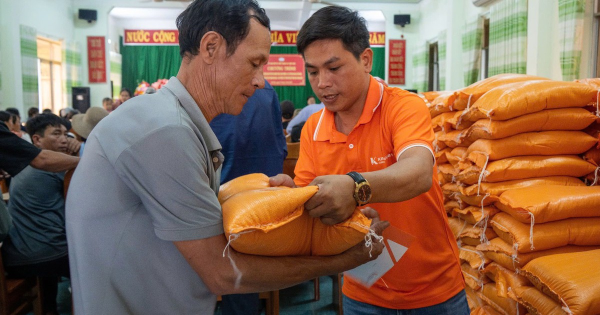 Quỹ Khởi sự từ tâm cùng Báo Thanh Niên hỗ trợ người dân vùng lũ Đắk Lắk