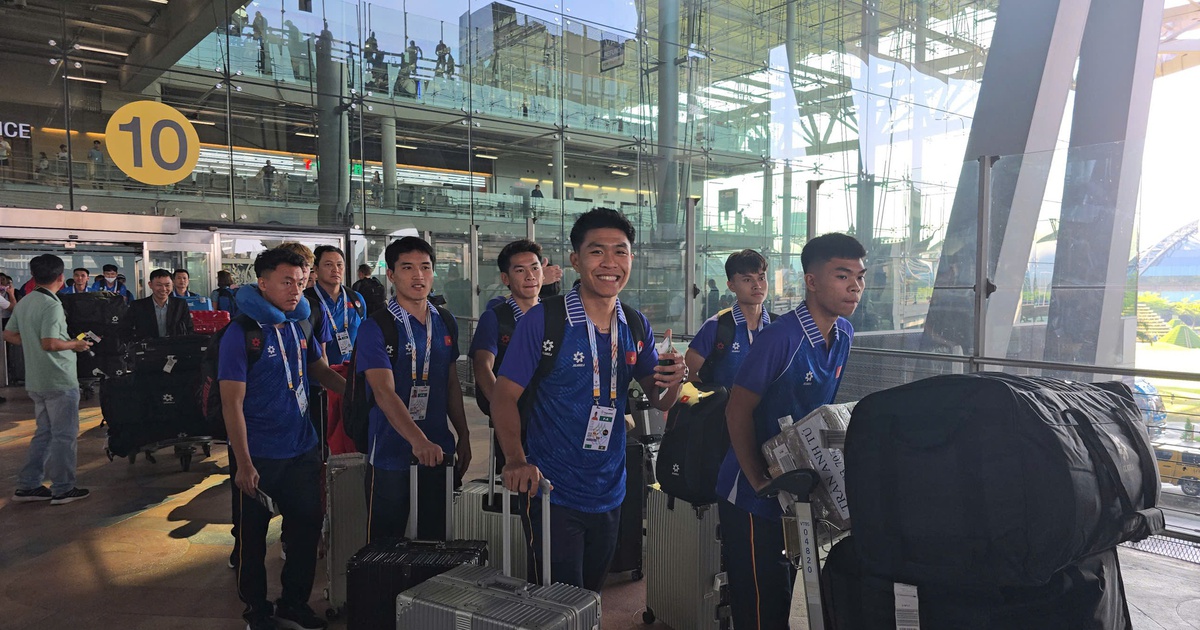 Đội U.23 Việt Nam đến Thái Lan an toàn, lao ngay vào luyện tập lúc 17 giờ