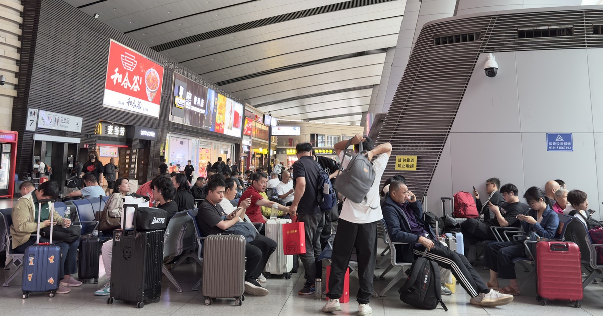 H&agrave;ng triệu người Trung Quốc đổ x&ocirc; thi c&ocirc;ng chức để gi&agrave;nh 'b&aacute;t cơm sắt'