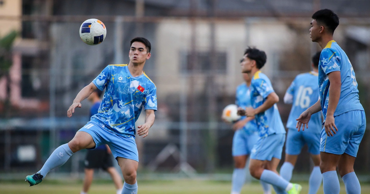 U.23 Việt Nam tập buổi đầu tiên tại Thái Lan, điều ít biết về sân bãi: VFF lên tiếng khẩn