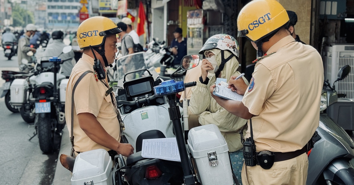 Đỗ xe m&aacute;y tr&ecirc;n vỉa h&egrave; bị phạt bao nhi&ecirc;u, trường hợp n&agrave;o th&igrave; kh&ocirc;ng bị phạt?