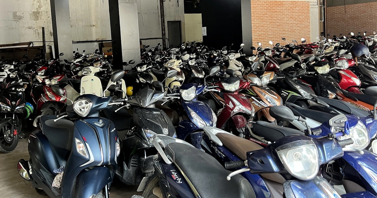 Xe máy 'trùm mền' lâu ngày: Có cần tháo bình ắc-quy để bảo vệ xe?