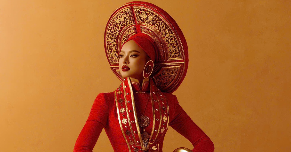 Nhà thiết kế đưa cảm hứng Nam Phương hoàng hậu vào trang phục thi Miss Charm 2025