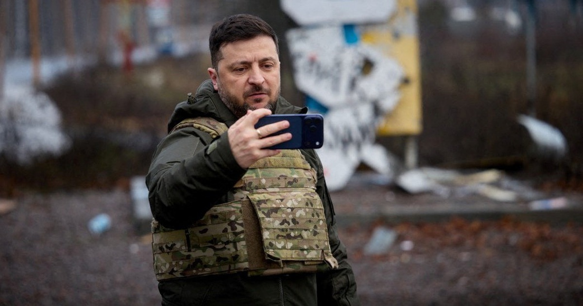 Chiến sự Ukraine ng&agrave;y 1.388: Kyiv tuy&ecirc;n bố vẫn giữ Siversk, &ocirc;ng Zelensky thị s&aacute;t tiền tuyến