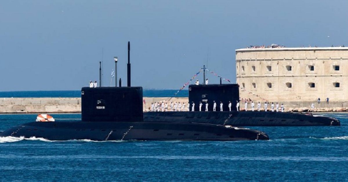 Hải qu&acirc;n Anh theo d&otilde;i t&agrave;u ngầm t&agrave;ng h&igrave;nh lớp Kilo của Nga 3 ng&agrave;y