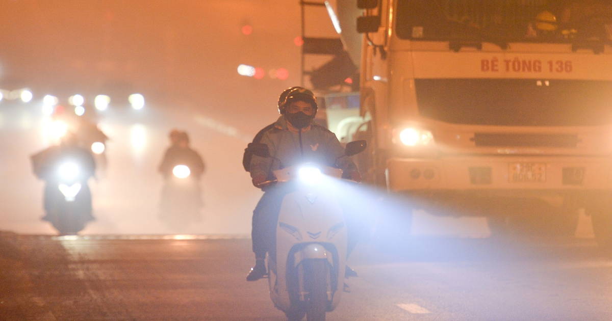 H&igrave;nh ảnh H&agrave; Nội mờ mịt trong đ&ecirc;m &ocirc; nhiễm kh&ocirc;ng kh&iacute; vượt ngưỡng nguy hại