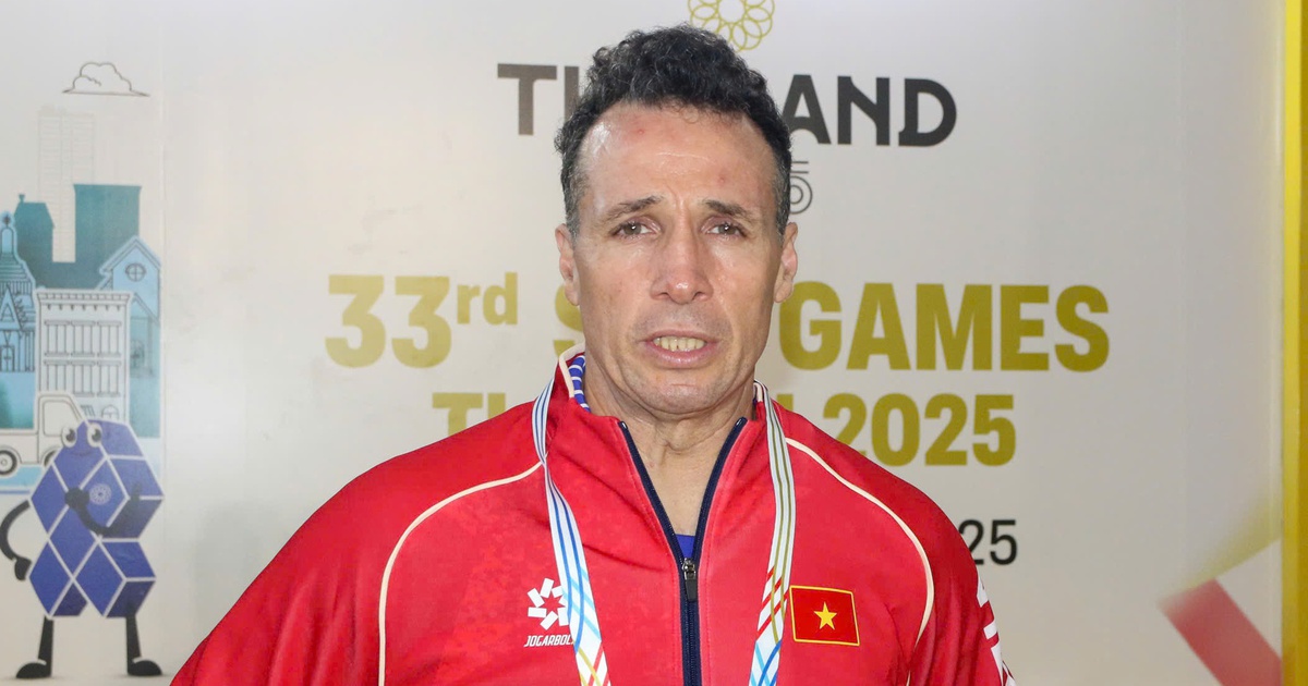 https://images2.thanhnien.vn/zoom/1200_630/528068263637045248/2025/12/13/futsal-1-17656067963891484805556-246-14-1350-2123-crop-1765607087676371694462.jpeg