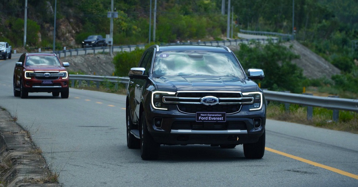 SUV 7 chỗ: Ford Everest lại 'gánh' doanh số cả phân khúc