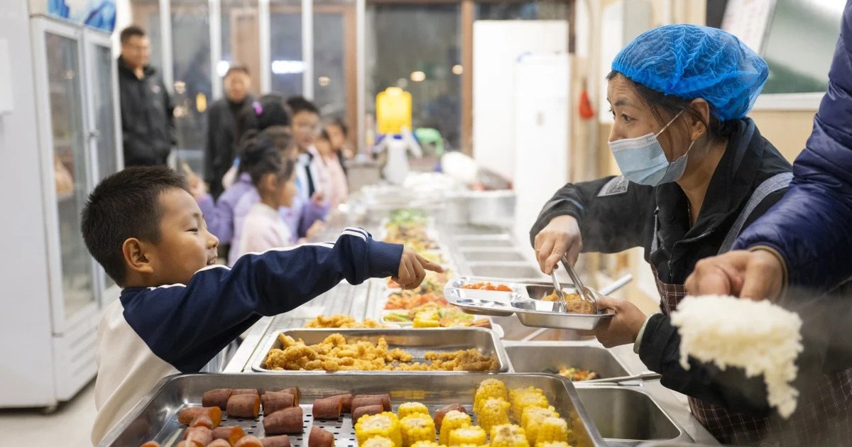 Trung Quốc hướng tới &lsquo;sinh con kh&ocirc;ng chi ph&iacute;&rsquo; trước b&agrave;i to&aacute;n gi&agrave; h&oacute;a d&acirc;n số