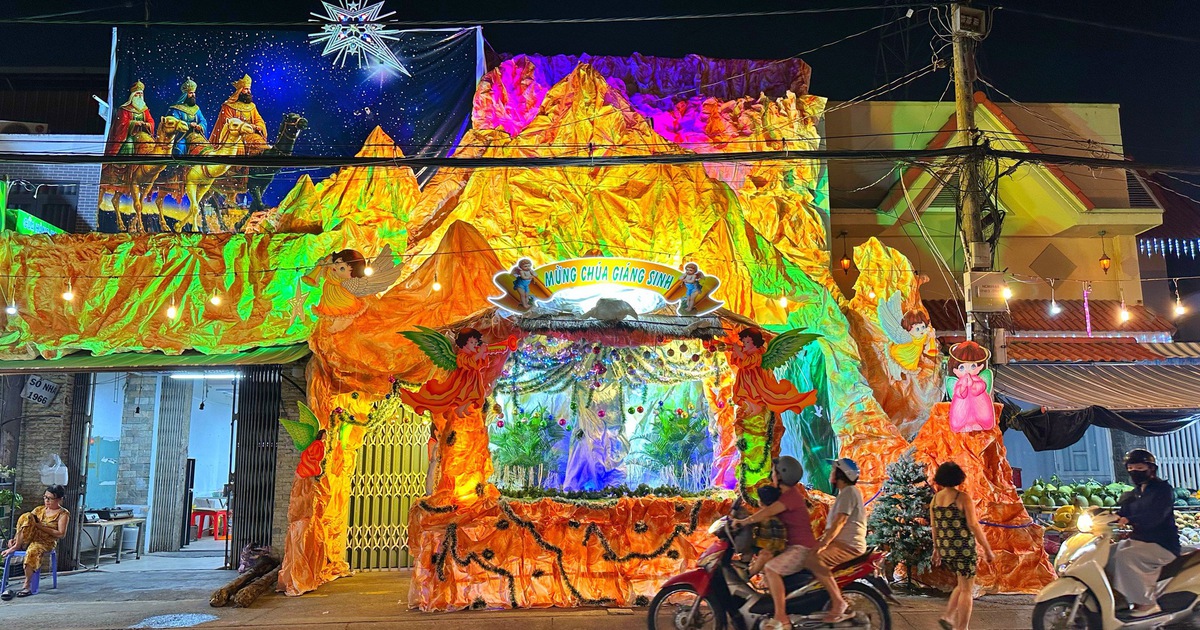 X&oacute;m đạo lớn nhất TP.HCM l&ecirc;n đ&egrave;n: Rực rỡ Gi&aacute;ng sinh 2025