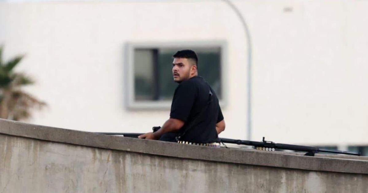 Xả s&uacute;ng 15 người chết ở Sydney: Hai nghi phạm l&agrave; cha con, mang 6 khẩu s&uacute;ng