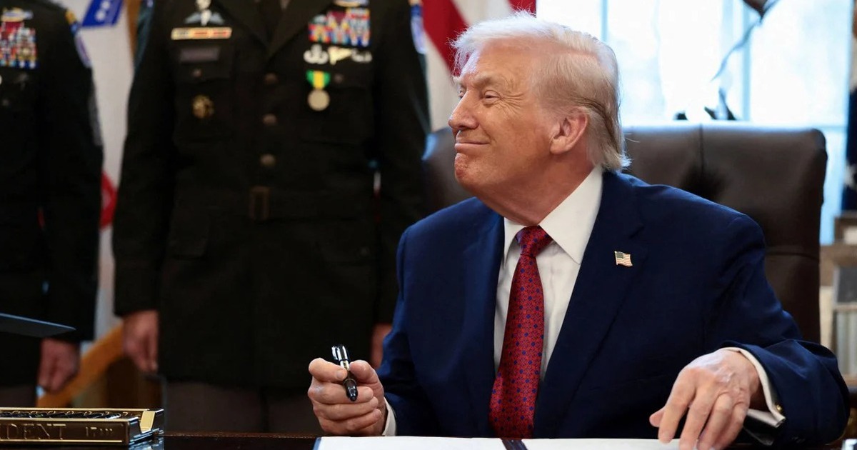 &Ocirc;ng Trump tăng tốc k&yacute; sắc lệnh, nhiều hơn cả 4 năm nhiệm kỳ đầu