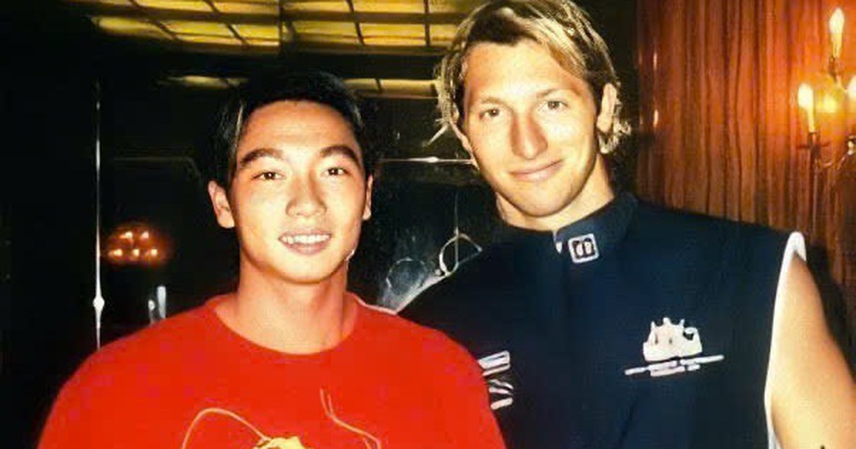 Bất ngờ tấm ảnh cũ b&ecirc;n huyền thoại thế giới