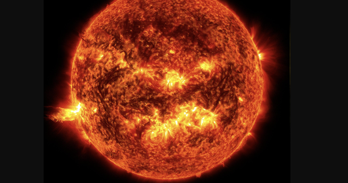 B&atilde;o mặt trời h&ocirc;m nay 18.12: Vụ nổ khổng lồ tr&ecirc;n mặt trời, chuyện g&igrave; xảy ra?