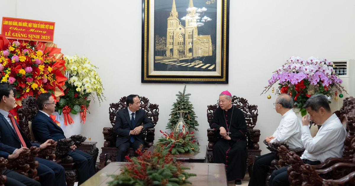 Trưởng ban Tuy&ecirc;n gi&aacute;o v&agrave; D&acirc;n vận Trung ương ch&uacute;c mừng Gi&aacute;ng sinh tại TP.HCM