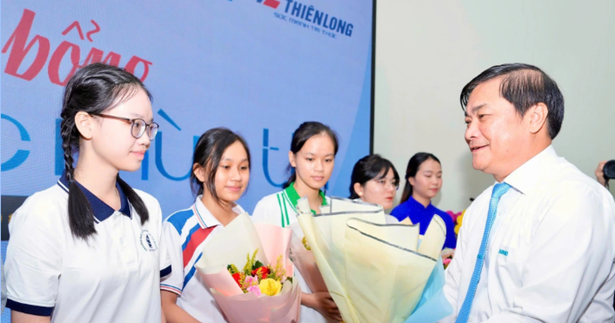 Những cuộc đời đổi thay chỉ sau một b&agrave;i b&aacute;o