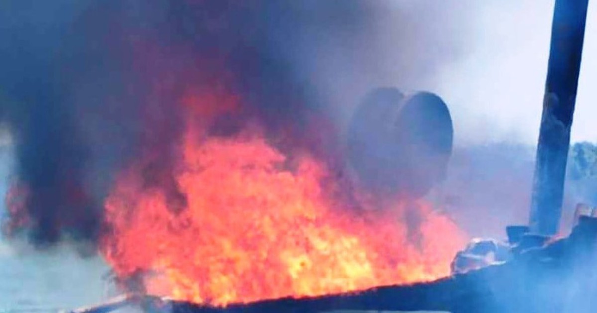 Đà Nẵng: 53 ngư dân buộc phải nhảy xuống biển vì tàu cá bất ngờ bốc cháy