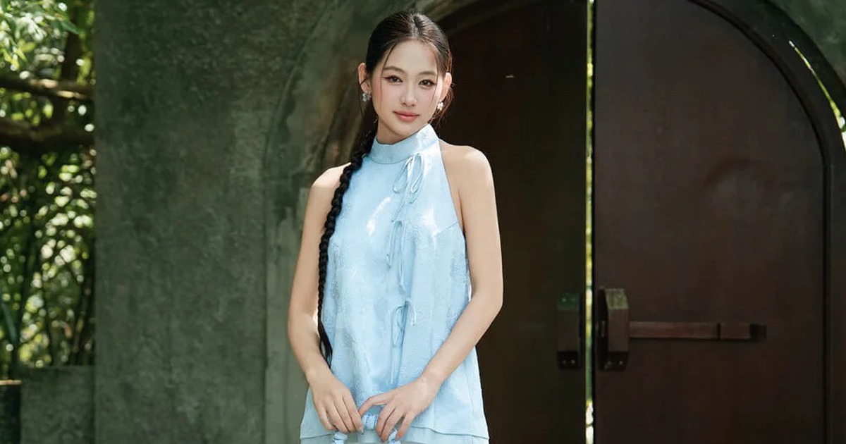 Áo cổ yếm pastel tinh tế tôn nét cổ điển quý phái