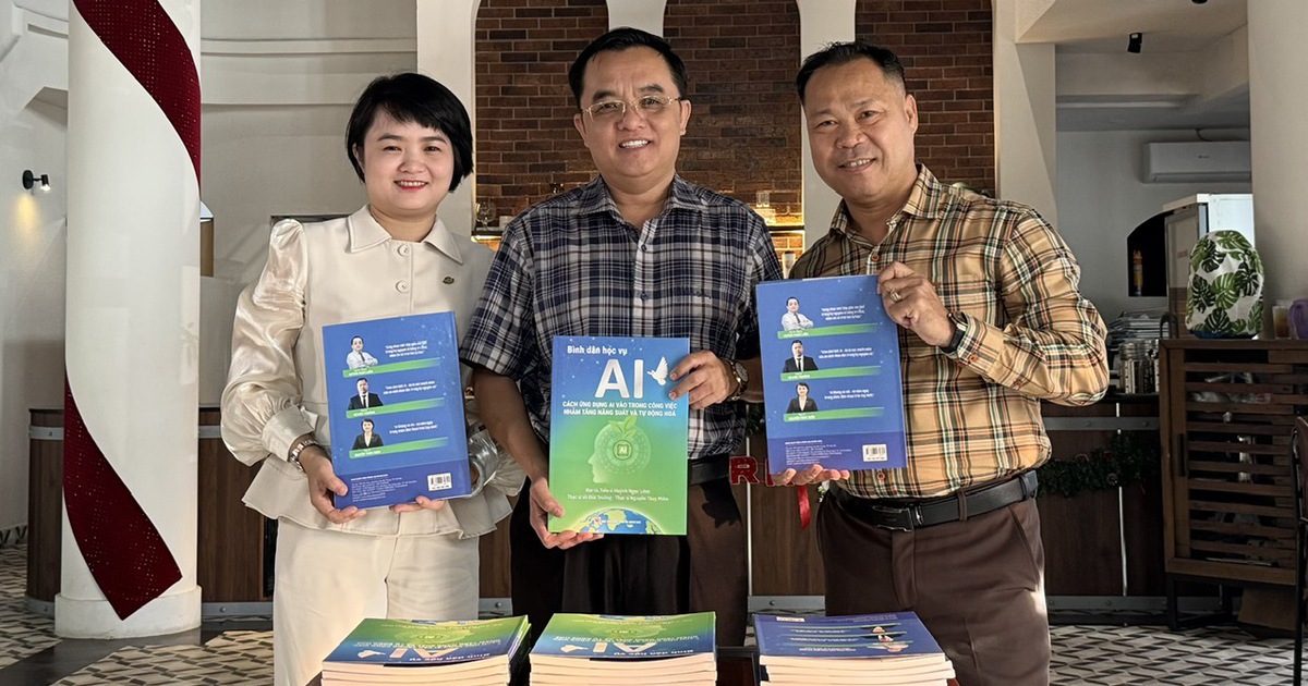 Đại tá công an viết sách 'Bình dân học vụ AI'