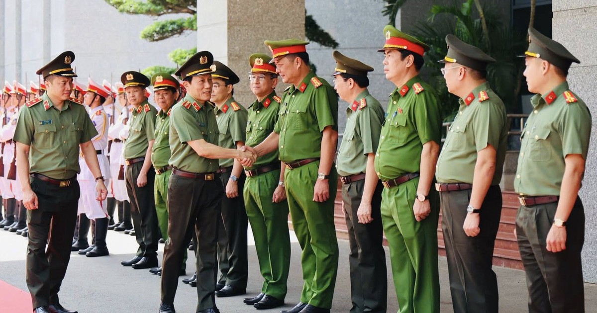 Bộ trưởng C&ocirc;ng an khen C&ocirc;ng an TP.HCM k&eacute;o giảm s&acirc;u tội phạm trật tự x&atilde; hội