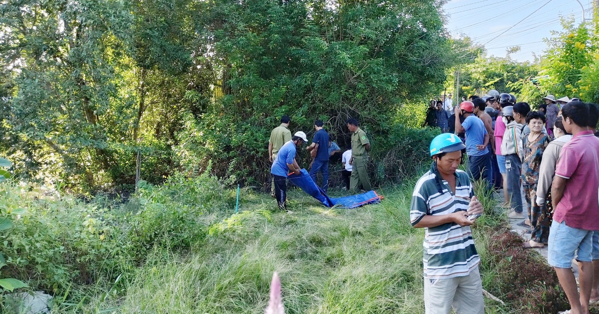 C&agrave; Mau: Ph&aacute;t hiện thi thể người đ&agrave;n &ocirc;ng dưới k&ecirc;nh