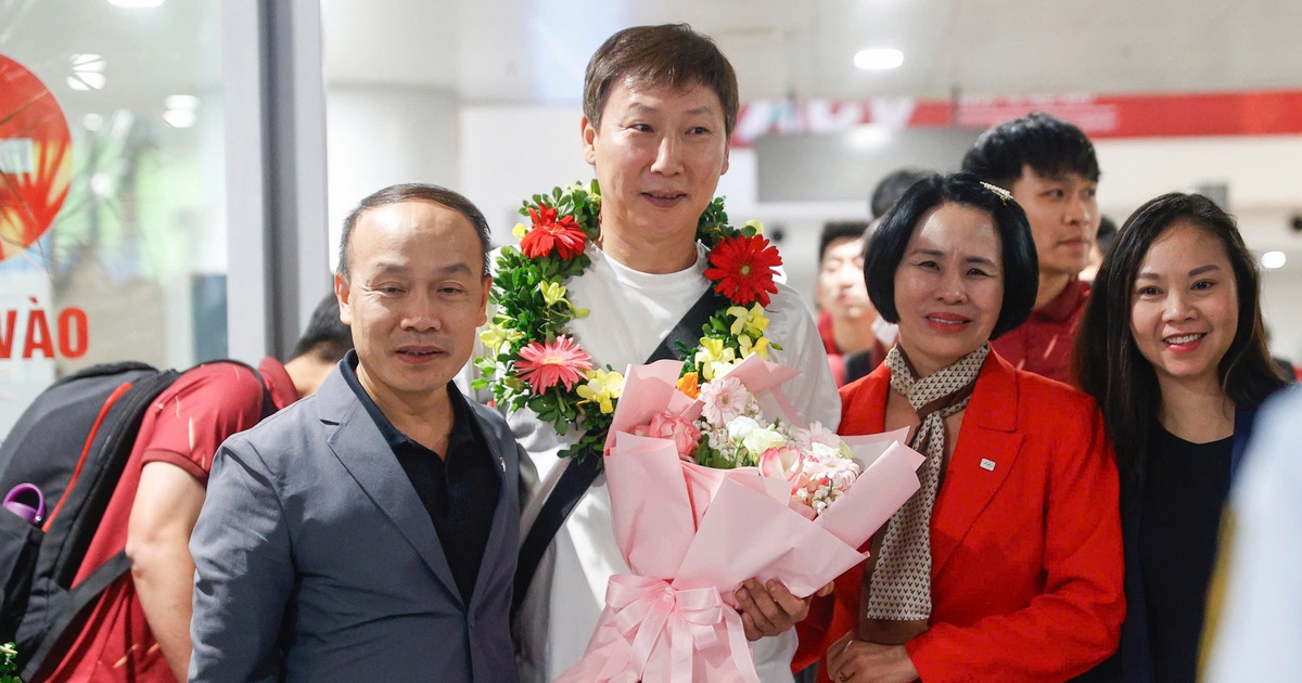 Những người hùng U.22 Việt Nam và futsal nữ mang vinh quang trở về