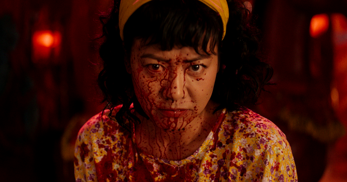 Hồng Ánh gây sốc với gương mặt đầy máu trong phim mới