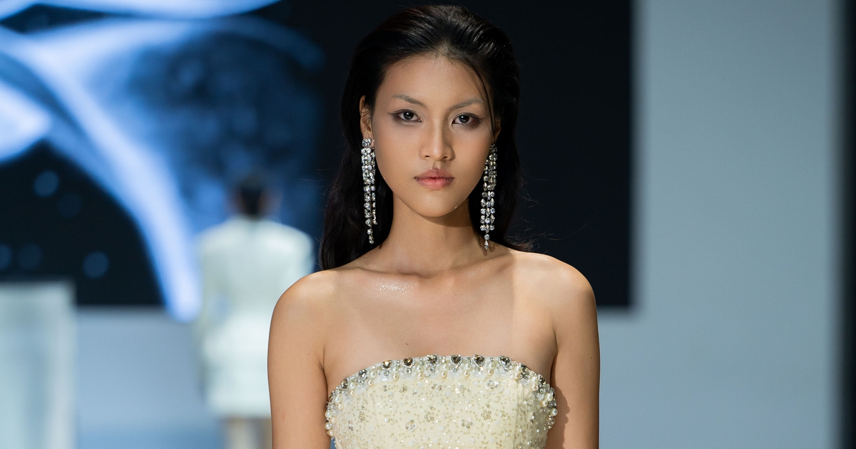 Người mẫu trẻ là trung tâm của sàn diễn tôn vinh giá trị Việt