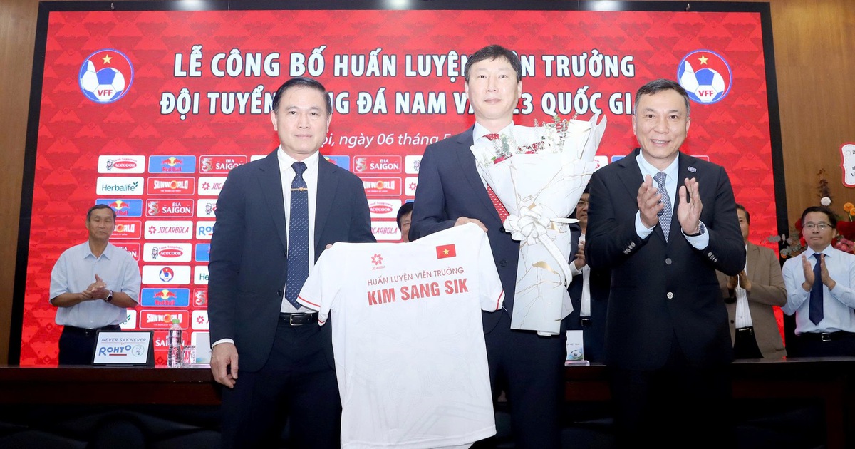 HLV Kim Sang-sik lần đầu nhắc đến hợp đồng: ‘Tôi sẽ nói chuyện với Chủ tịch VFF…’