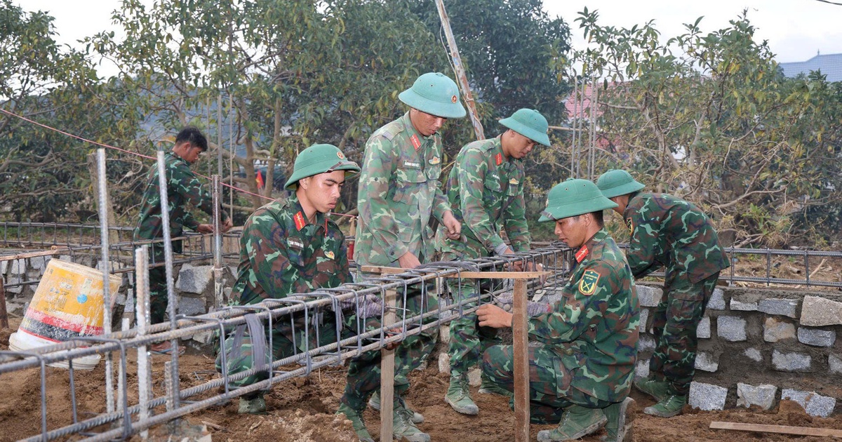 Tái thiết vùng rốn lũ: Những mái nhà nghĩa tình hồi sinh bên dòng Đa Nhim