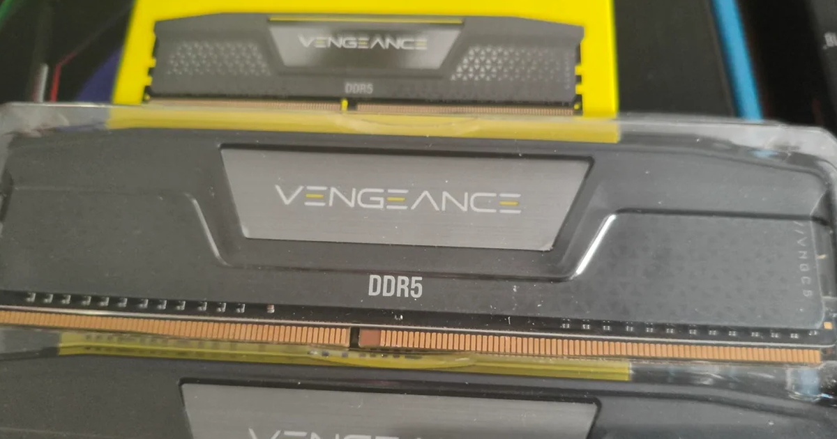 Người dùng bị tráo RAM DDR5 thành DDR4 khi mua hàng trực tuyến