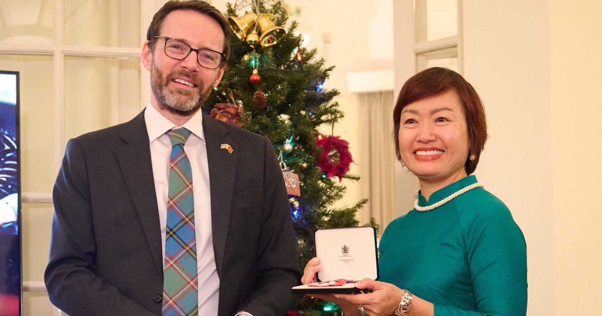 Phụ nữ đầu tiên tại Việt Nam được phong tặng danh hiệu MBE của Hoàng gia Anh