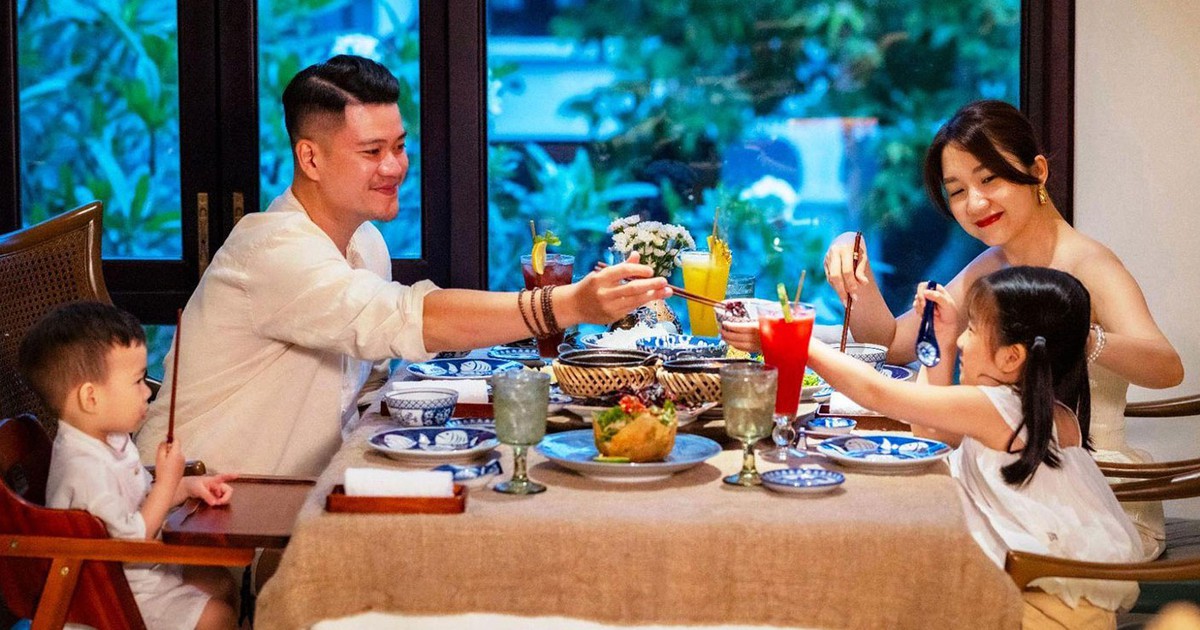 Cảm miền Trung qua ‘chuyến tàu vị giác’ - Cơm Việt trên mâm gỗ