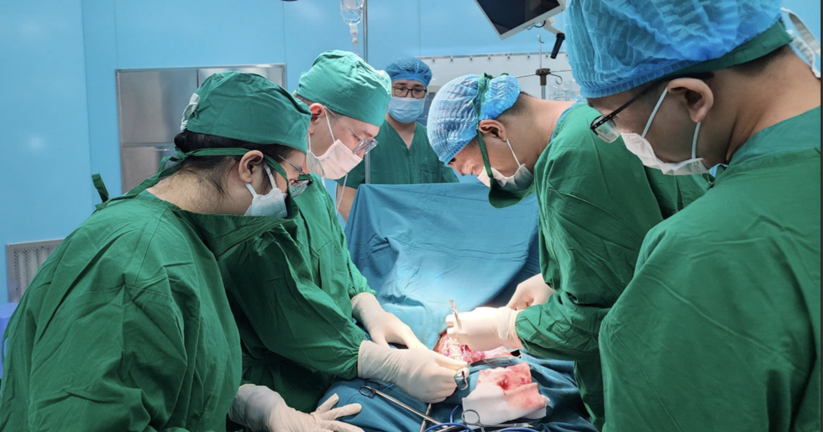 Mổ khẩn cứu ngư dân kẹt giữa 2 chiếc ghe ở đặc khu Côn Đảo