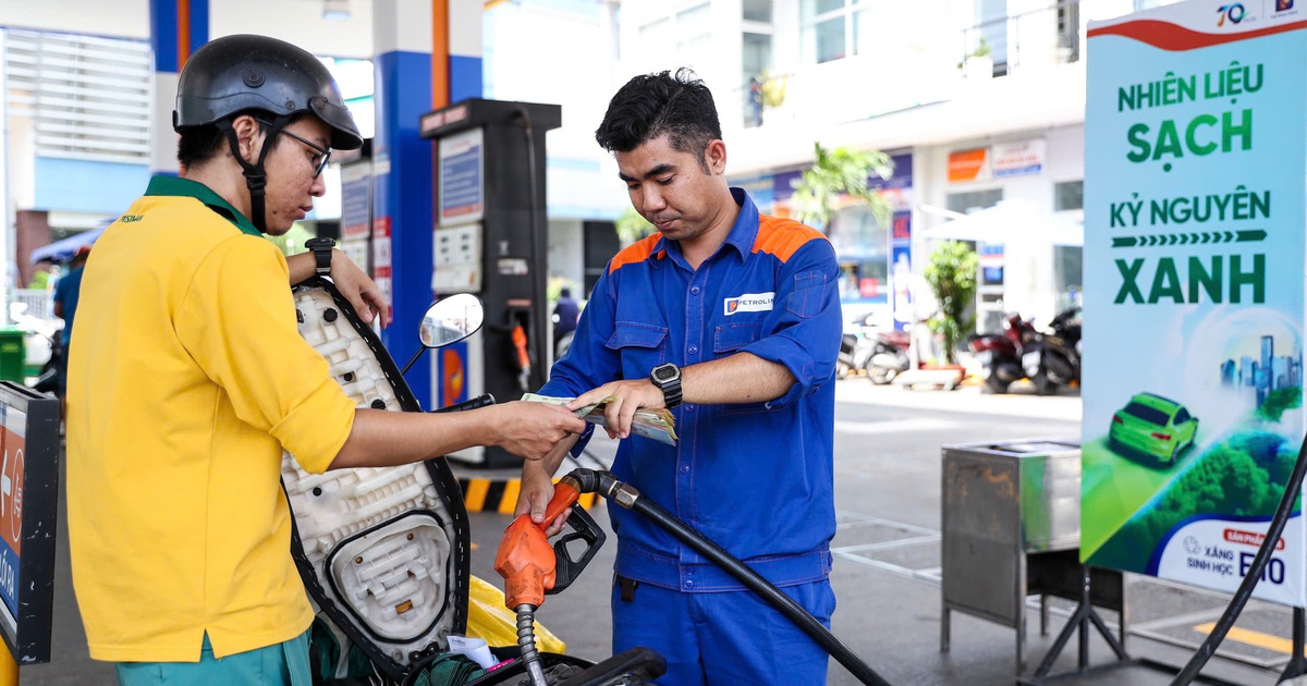 Giá xăng dầu hôm nay 25.12.2025: Xăng chiều nay giảm về mốc 18.000 đồng một lít?