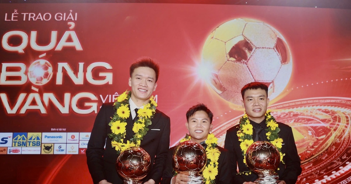 Hoàng Đức lập hat-trick Quả bóng vàng Việt Nam, Bích Thùy lần đầu nhận Quả bóng vàng nữ