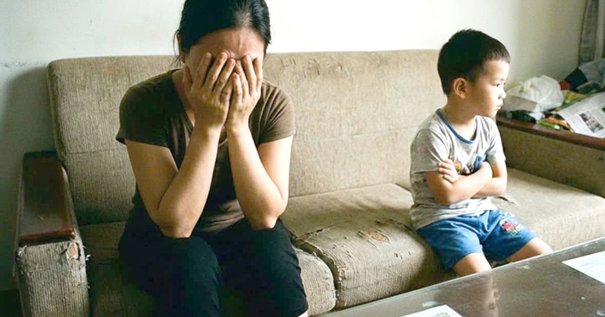 Dạy con thời AI: 'Đánh thì ân hận, im lặng thì bế tắc'