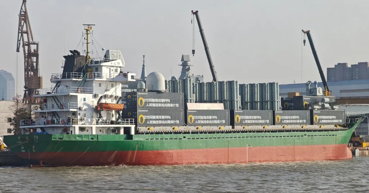 Xuất hiện tàu chở hàng Trung Quốc chất đầy bệ phóng tên lửa