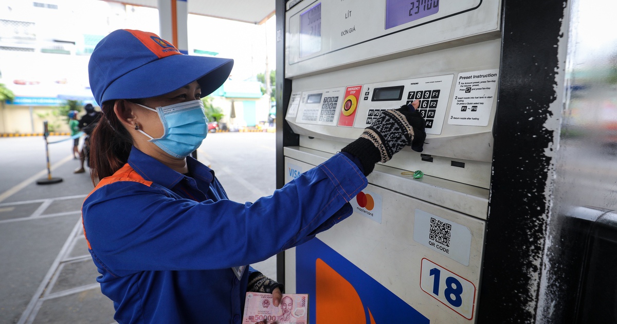 Giá xăng dầu hôm nay 26.12.2025: Xăng trong nước giảm 3 tuần liên tiếp