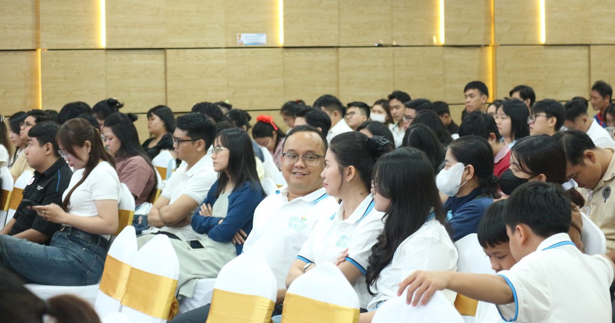 Thay vì hỏi AI: 'Làm sao để vợ hết giận?', hãy trực tiếp nói với cô ấy...