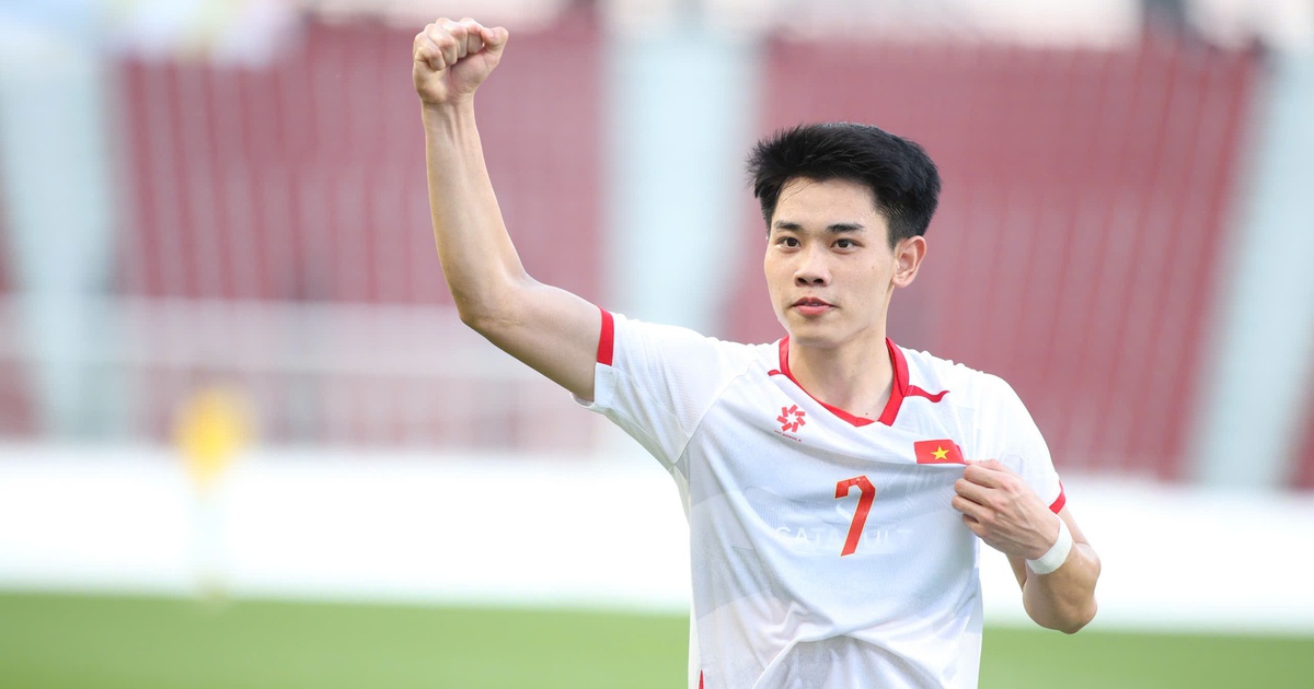 Cầu thủ Đình Bắc lập cú đúp