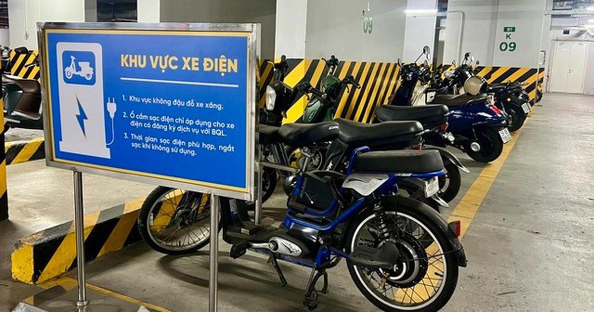 Sạc xe điện ở chung cư TP.HCM: Vì sao quy định chưa rõ ràng?